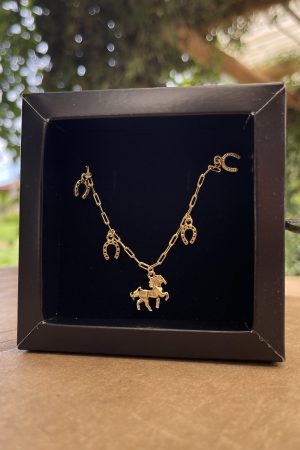 Chocker Cartier 37cm Pingente Cavalo/Ferraduras Folheado a Ouro 18K
